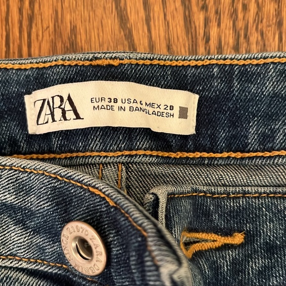 Zara Raw Hem Ankle Jean - Picture 3 of 5